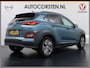 Hyundai Kona Electric EV 64kWh 204pk Premium Warmtepomp Leer Head-Up Display Apple Carplay Android Navi Camera Elektr.Stoelen+Verwarmd+Ventilatie Adaptive Cruise/Stop&Go Led Keyless DAB+ Verwarmd Stuur Pdc Subwoofer Bluetooth Dodehoek detector Privacy Glas Rijstrooksensor Origineel Nederlandse EV