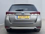 Toyota Auris 1.8 Hybrid Dynamic / Panoramadak / Cruise Control / Electronic Climate Control / Navigatie / Bluetooth / Lichtmetalen Velgen 16" / Achteruitrij Camera /