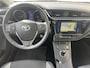 Toyota Auris 1.8 Hybrid Dynamic / Panoramadak / Cruise Control / Electronic Climate Control / Navigatie / Bluetooth / Lichtmetalen Velgen 16" / Achteruitrij Camera /