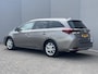 Toyota Auris 1.8 Hybrid Dynamic / Panoramadak / Cruise Control / Electronic Climate Control / Navigatie / Bluetooth / Lichtmetalen Velgen 16" / Achteruitrij Camera /