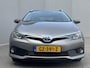 Toyota Auris 1.8 Hybrid Dynamic / Panoramadak / Cruise Control / Electronic Climate Control / Navigatie / Bluetooth / Lichtmetalen Velgen 16" / Achteruitrij Camera /