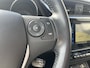 Toyota Auris 1.8 Hybrid Dynamic / Panoramadak / Cruise Control / Electronic Climate Control / Navigatie / Bluetooth / Lichtmetalen Velgen 16" / Achteruitrij Camera /