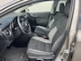 Toyota Auris 1.8 Hybrid Dynamic / Panoramadak / Cruise Control / Electronic Climate Control / Navigatie / Bluetooth / Lichtmetalen Velgen 16" / Achteruitrij Camera /