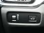 Volvo V60 2.0 B3 Momentum Business | TREKHAAK | ADAPTIVE CRUISE | STUUR+STOELVERWARMING | CAMERA | PARKEERSENSOREN V+A | NAVI | APPLE CARPLAY / ANDRIOD AUTO | LMV 17" | LEDER |