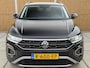 Volkswagen T-Roc 1.0 TSI Life Business Trekhaak | Stoelverwarming | Climate control | Cruise control adaptief | LED verlichting | DAB radioontvangst | Apple CarPlay/Android Auto | Achteruitrijcamera | Parkeersensoren voor en achter