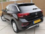 Volkswagen T-Roc 1.0 TSI Life Business Trekhaak | Stoelverwarming | Climate control | Cruise control adaptief | LED verlichting | DAB radioontvangst | Apple CarPlay/Android Auto | Achteruitrijcamera | Parkeersensoren voor en achter