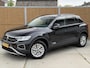 Volkswagen T-Roc 1.0 TSI Life Business Trekhaak | Stoelverwarming | Climate control | Cruise control adaptief | LED verlichting | DAB radioontvangst | Apple CarPlay/Android Auto | Achteruitrijcamera | Parkeersensoren voor en achter