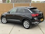 Volkswagen T-Roc 1.5 TSI Style Business Automaat | Climate control | Cruise control adaptief | Navigatiesysteem | Apple CarPlay/Android Auto | Rijstrooksensor | 17 inch velgen | Getint glas | Achteruitrijcamera | Parkeersensoren voor en achter