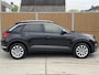 Volkswagen T-Roc 1.5 TSI Style Business Automaat | Climate control | Cruise control adaptief | Navigatiesysteem | Apple CarPlay/Android Auto | Rijstrooksensor | 17 inch velgen | Getint glas | Achteruitrijcamera | Parkeersensoren voor en achter
