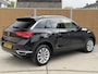 Volkswagen T-Roc 1.5 TSI Style Business Automaat | Climate control | Cruise control adaptief | Navigatiesysteem | Apple CarPlay/Android Auto | Rijstrooksensor | 17 inch velgen | Getint glas | Achteruitrijcamera | Parkeersensoren voor en achter