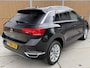 Volkswagen T-Roc 1.5 TSI Style Business Automaat | Climate control | Cruise control adaptief | Navigatiesysteem | Apple CarPlay/Android Auto | Rijstrooksensor | 17 inch velgen | Getint glas | Achteruitrijcamera | Parkeersensoren voor en achter