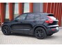Volvo XC40 T4 Recharge Black Edition| Stoelverwarming | Trekhaak | Parkeercamera | Panoramadak | H/K | Glossy Black | Keyless