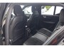 Volvo XC40 T4 Recharge Black Edition| Stoelverwarming | Trekhaak | Parkeercamera | Panoramadak | H/K | Glossy Black | Keyless
