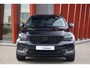 Volvo XC40 T4 Recharge Black Edition| Stoelverwarming | Trekhaak | Parkeercamera | Panoramadak | H/K | Glossy Black | Keyless
