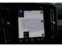 Volvo XC40 T4 Recharge Black Edition| Stoelverwarming | Trekhaak | Parkeercamera | Panoramadak | H/K | Glossy Black | Keyless
