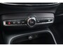 Volvo XC40 T4 Recharge Black Edition| Stoelverwarming | Trekhaak | Parkeercamera | Panoramadak | H/K | Glossy Black | Keyless