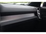 Volvo XC40 T4 Recharge Black Edition| Stoelverwarming | Trekhaak | Parkeercamera | Panoramadak | H/K | Glossy Black | Keyless