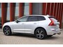Volvo XC60 T6 Recharge AWD R-Design | Stoelverwarming | Trekhaak | Panoramadak | Leder | Pilot Assist | BLIS | Keyless