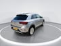Volkswagen T-Roc 1.0 TSI Style · Panoramadak · Camera + Parkeersensoren · Trekhaak · Garantie t/m 25-08-2026 of 100000km.