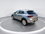 Volkswagen T-Roc 1.0 TSI Style · Panoramadak · Camera + Parkeersensoren · Trekhaak · Garantie t/m 25-08-2026 of 100000km.