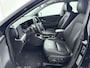 Hyundai Kona 1.6 GDI HEV PREMIUM SKY | NAVI | OPEN DAK | LEDER | 360 CAMERA | CLIMA | CRUISE ADAPT. | STOEL- & STUURVERWARMING + COOLING | APPLE CAR PLAY & ANDROID AUTO | 18'' LM VELGEN | FABRIEKSGARANTIE GELDIG T/M 2-2030! |
