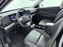 Hyundai Kona 1.6 GDI HEV PREMIUM SKY | NAVI | OPEN DAK | LEDER | 360 CAMERA | CLIMA | CRUISE ADAPT. | STOEL- & STUURVERWARMING + COOLING | APPLE CAR PLAY & ANDROID AUTO | 18'' LM VELGEN | FABRIEKSGARANTIE GELDIG T/M 2-2030! |