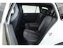 Volkswagen Golf Variant 1.5 eTSI R-Line Business | Rijklaar! | Elek. Trekhaak | Dig. Cockpit | Stoel- Stuurverw. | Camera+PDC | Adapt. Cruise | Nav+App.Connect | Sfeerverl. | V