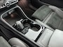 Volvo XC40 Recharge P8 AWD R-Design | 19" Allseason | Trekhaak | Parkeercamera | Stoel/Stuur/Achterbankverwarming | Warmtepomp | Adaptieve Cruise | BLIS | Keyless | Elektrische Achterklep