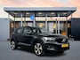 Volvo XC40 Recharge P8 AWD R-Design | 19" Allseason | Trekhaak | Parkeercamera | Stoel/Stuur/Achterbankverwarming | Warmtepomp | Adaptieve Cruise | BLIS | Keyless | Elektrische Achterklep