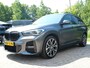 BMW X1 xDrive25e M-sport 220 PK | M pakket | Keyless entry | Camera | Stoelverwarming | Elektrische stoelen met geheugen | Head up Display | Elektrische Klep | 19 Inch |
