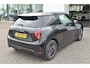MINI Cooper Mini E Blackyard 40.7 kWh NIEUWE AUTO! Stoelverwarmig | Camera | Carplay | Head Up Display | 17 " U-Spoke grey velgen! Nieuwprijs €32.990,-!!