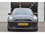 MINI Cooper Mini E Blackyard 40.7 kWh NIEUWE AUTO! Stoelverwarmig | Camera | Carplay | Head Up Display | 17 " U-Spoke grey velgen! Nieuwprijs €32.990,-!!