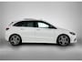 Mercedes-Benz B-klasse 200 Business Solution AMG | Panoramadak | Trekhaak | Achteruitrijcamera | Multibeam Koplampen | Inclusief 24 maanden MB Certified garantie voor Europa.