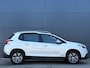 Peugeot 2008 1.2 PureTech Blue Lion | Navigatie | Panoramadak | 16 inch Lichtmetalen velgen | Airco | Lage kilometerstand!