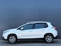 Peugeot 2008 1.2 PureTech Blue Lion | Navigatie | Panoramadak | 16 inch Lichtmetalen velgen | Airco | Lage kilometerstand!