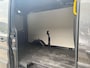 Ford E-Transit 350 L2H2 Trend 68 kWh | Navigatie | Camera | Wandbekleding | Rubber vloer | Stoelverwarming | 3-zits | Carplay/Android Auto