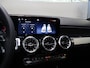 Mercedes-Benz GLB 180 Business Solution AMG | Panoramaschuifdak | Premium Plus | Trekhaak | Verschuifbare Bank | Winterpakket |