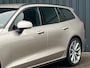 Volvo V60 2.0 B3 Essential | Elektr. Trekhaak 1800KG | 19"LM | Navigatie | Camera | Parkeersensoren | Climate Control |