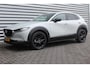 Mazda CX-30 2.5 e-SKYACTIV-G M HYBRID 140PK HOMURA AUTOMAAT / NAVI / CLIMA / FULL-LED / PDC / 18" LMV / KEYLESS / AFN. TREKHAAK / WINTERPAKKET / ADAPT. CRUISECONTROL / 1E EIGENAAR / NIEUWSTAAT !!