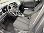 Volkswagen T-Roc 1.5 TSI Life Business 150 PK| Parkeersensoren | Apple Carplay | Android Auto | Stoelverwarming | Climatronic | Trekhaak | Park Assist