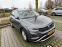 Volkswagen T-Roc 1.5 TSI Life Business 150 PK| Parkeersensoren | Apple Carplay | Android Auto | Stoelverwarming | Climatronic | Trekhaak | Park Assist