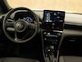 Toyota Yaris Cross 1.5 Hybrid 130 Dynamic - DIRECT NIEUW UIT VOORRAAD LEVERBAAR - NAVIGATIE - PARKEERSENSOREN VOOR/ ACHTER - VOORSTOELEN VERWARMD - STUUR VERWARMD - DODEHOEK DETECTIE - KEYLESS ENTRY/ START - CLIMATE CONTROL - APPLE CARPLAY/ ANDROID AUTO