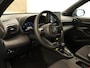 Toyota Yaris Cross 1.5 Hybrid 130 Dynamic - DIRECT NIEUW UIT VOORRAAD LEVERBAAR - NAVIGATIE - PARKEERSENSOREN VOOR/ ACHTER - VOORSTOELEN VERWARMD - STUUR VERWARMD - DODEHOEK DETECTIE - KEYLESS ENTRY/ START - CLIMATE CONTROL - APPLE CARPLAY/ ANDROID AUTO