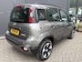 Fiat Panda 1.0 Hybrid Cross Climate control - Parkeersensor achter - Dakrails - Led verlichting - Licht metalen velgen 15 inch - Bluetooth - Lederen versnellingspook - Start/stop systeem - Mistlampen voor - Stuur leder  - Centrale vergrendeling met afstandsbediening - 3 zitplaatsen achterbank - 5 zitplaatsen