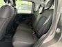 Fiat Panda 1.0 Hybrid Cross Climate control - Parkeersensor achter - Dakrails - Led verlichting - Licht metalen velgen 15 inch - Bluetooth - Lederen versnellingspook - Start/stop systeem - Mistlampen voor - Stuur leder  - Centrale vergrendeling met afstandsbediening - 3 zitplaatsen achterbank - 5 zitplaatsen