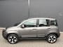 Fiat Panda 1.0 Hybrid Cross Climate control - Parkeersensor achter - Dakrails - Led verlichting - Licht metalen velgen 15 inch - Bluetooth - Lederen versnellingspook - Start/stop systeem - Mistlampen voor - Stuur leder  - Centrale vergrendeling met afstandsbediening - 3 zitplaatsen achterbank - 5 zitplaatsen