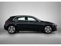 Mercedes-Benz A-klasse 180 Progressive | Sfeerverlichting | Stuur- en Stoelverwarming | Keyless Go | Car Play | Parkeerpakket met Camera | Inclusief 24 maanden Mercedes-Benz Certified garantie voor Europa.