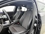 Mercedes-Benz A-klasse 180 Progressive | Sfeerverlichting | Stuur- en Stoelverwarming | Keyless Go | Car Play | Parkeerpakket met Camera | Inclusief 24 maanden Mercedes-Benz Certified garantie voor Europa.