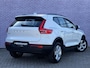 Volvo XC40 1.5 T3 Momentum | Standkachel | Volvo on Call | Stoelverwarming V + A | Stuurverwarming | Regensensor | 4 voudig verstelbare lendesteun | Parkeersensoren |