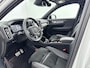 Volvo XC40 T5 Recharge R-Design | 19" | Leder/Nubuck | Panoramadak | Trekhaak | Stoel/Stuurverwarming | Parkeercamera | Adaptieve Cruise | Getint Glas